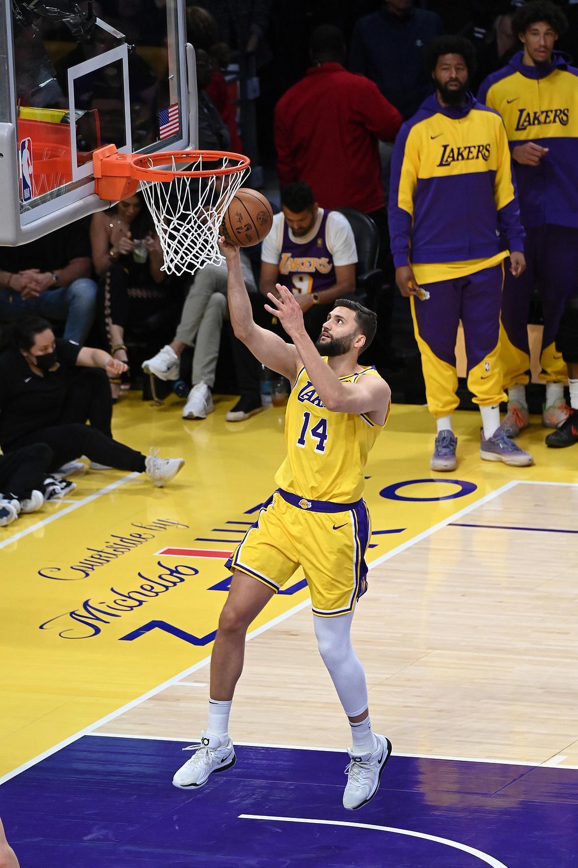 美媒设想三方交易：湖人得维金斯辅佐詹东 八村塁&amp;amp;克内克特赴热火