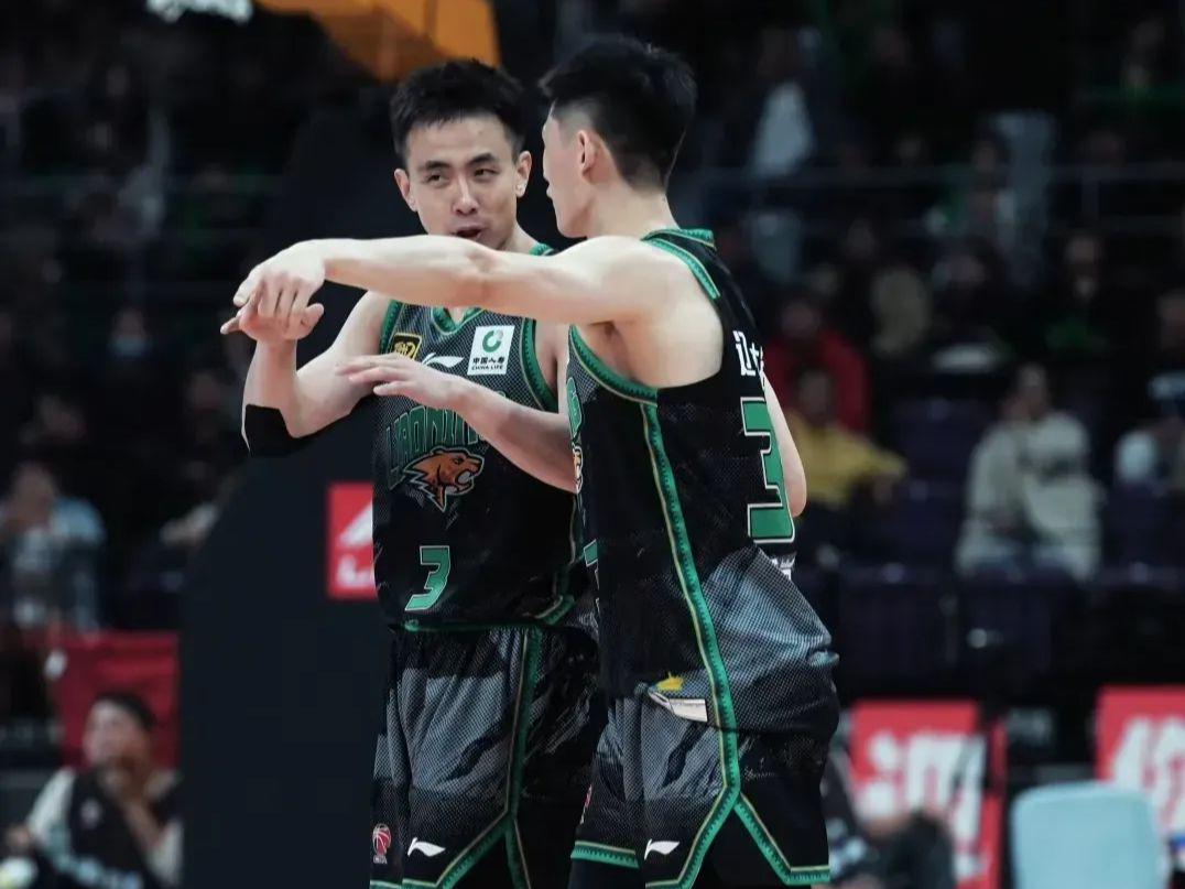 华体会官方网站-郭艾伦就换个他？赵继伟回归他又遭弃用，全队赢7分他5中2在场-6