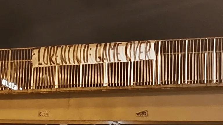 科贝：马德里出现反弗洛伦蒂诺横幅，矛头直指皇马近年决策