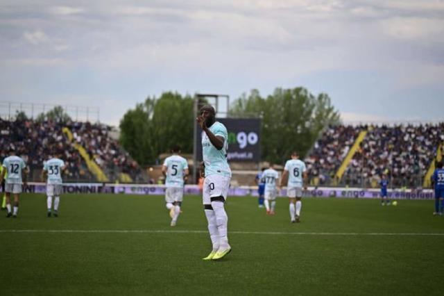 hth-卢卡库结束30轮运动战球荒，场外也成为反歧视榜样