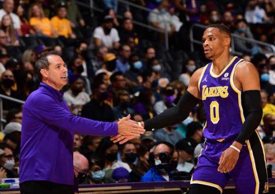 华体会主页-【夜读】黄健翔：看看女足，男足就是砸锅的