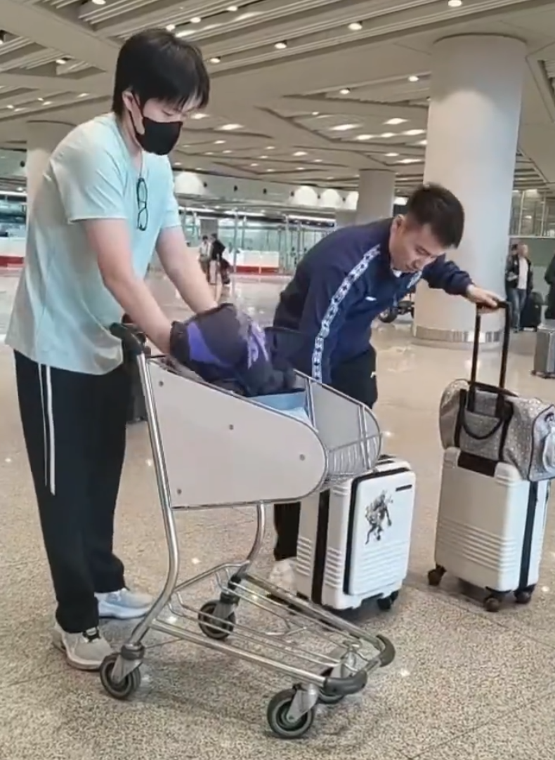 华体会主页-马龙送别国乒！温瑞博依旧随队当陪练 周雨盼向周2人为王楚钦分忧